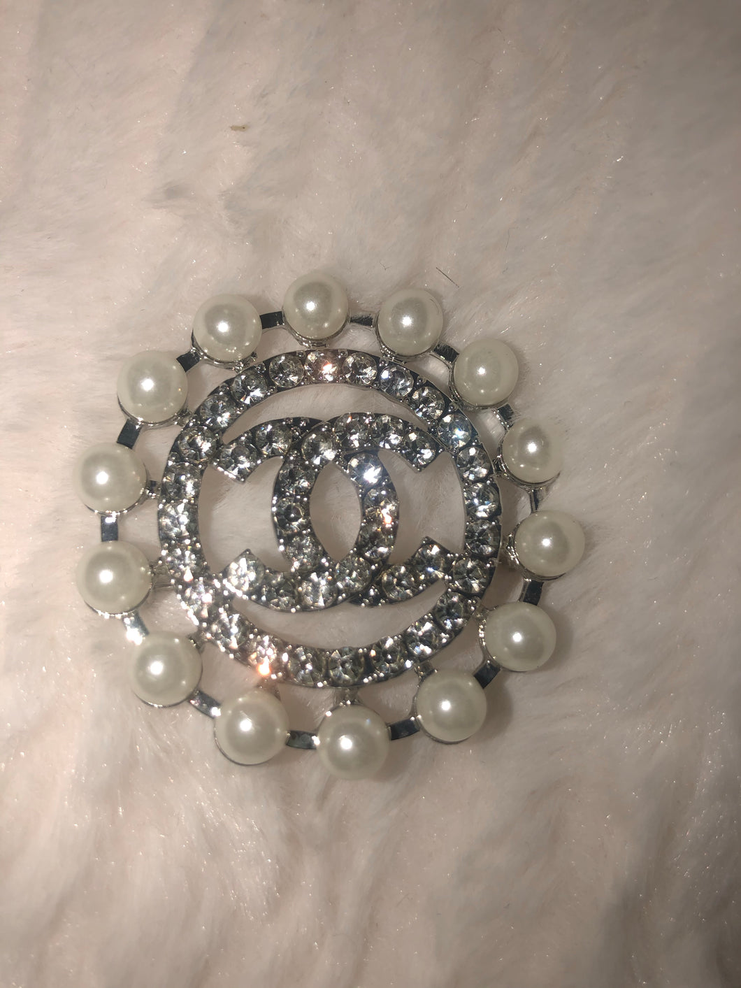 Luxury Brooch - With A Touch Of Pearls And Rhinestones